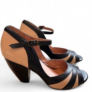 Weatherly Miz Mooz two tone pumps
